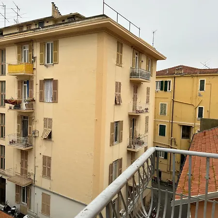 Nel Centro Di Apartamento Sanremo